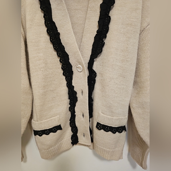 Button up cardigan with lace details - Picture 4 of 6